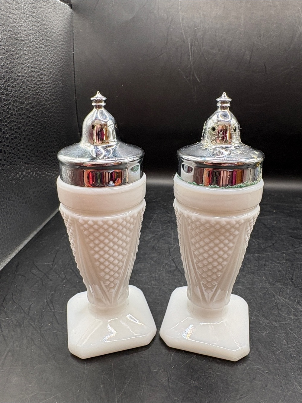 VINTAGE LE Smith Milk Glass Diamond Dart Pattern Salt and Pepper Shakers